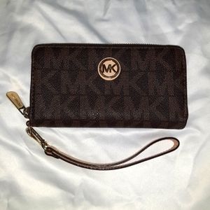 Michael Kors jet set wristlet